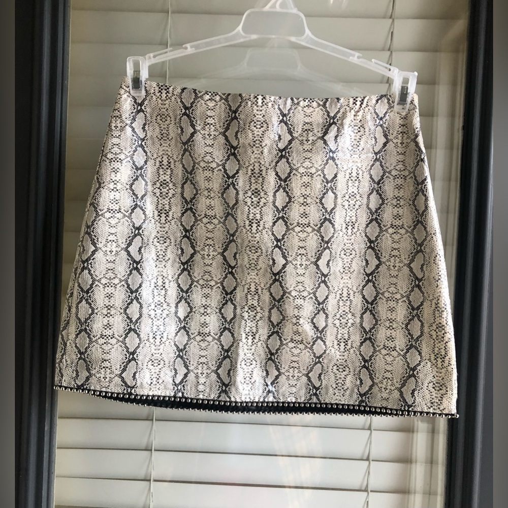 AFTER MARKET 🌸Faux leather skirt szS